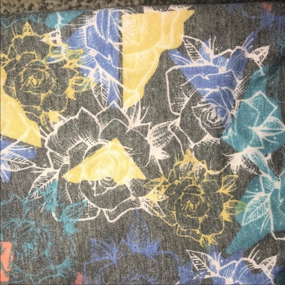 LULAROE RANDY TOP - Picture 6 of 8